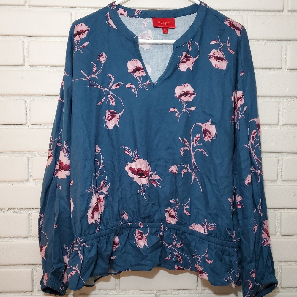 Beautiful Jennifer Lopez floral blouse